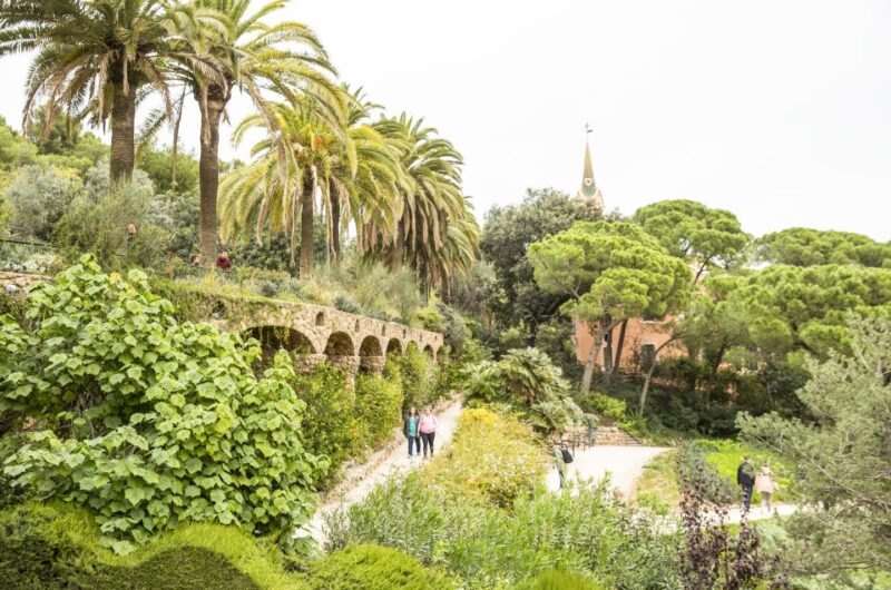 Barcelona: Sagrada Familia with Towers and Park Güell Tour - Practicalities: Transport, Guides, and Accessibility