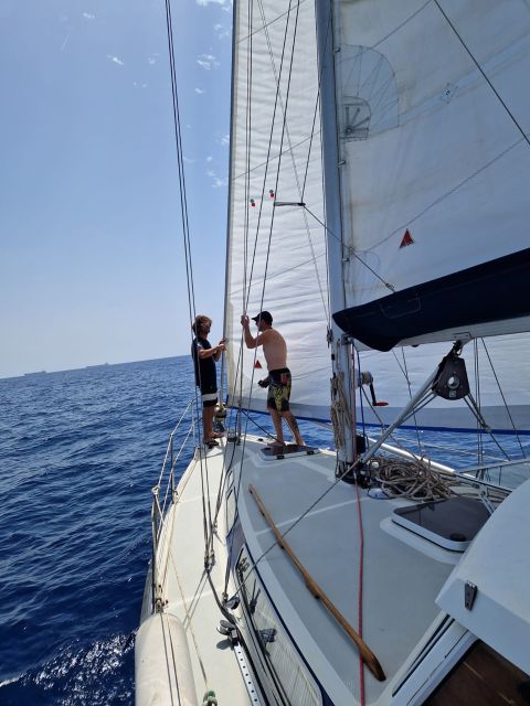 Barcelona: sailing experience, excursions lasting 2h - Practical Details and Physical Considerations