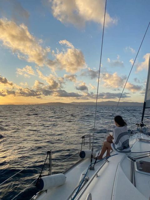 Barcelona: Sailing Tour with a Glass of Cava - Key Points