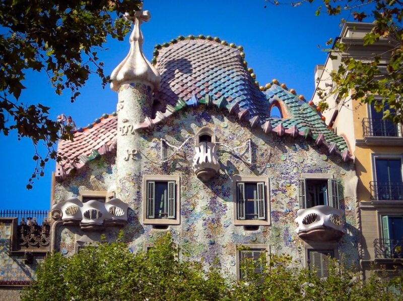 Barcelona: Sailing Trip, Sagrada Familia, and Casa Batlló - Barcelona: Sailing Trip, Sagrada Familia, and Casa Batlló — An Engaging Day of Culture and Sea Views for $164