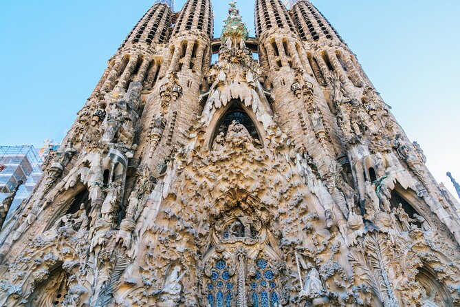 Barcelona Self-Guided Audio Tour - Discovering Historic Districts and Religious Sites