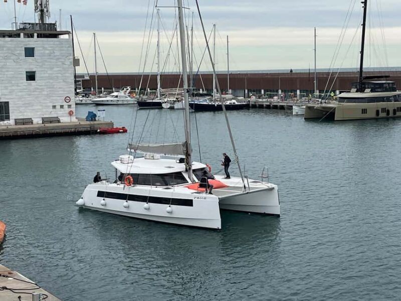 Barcelona: Shared cruise on a catamaran Drink+Local Tapa - Departure from Port Olímpic and Meeting Details