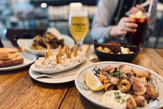 Barcelona Sightseeing by Bike with Photo Shooting and Tapas - Key Points