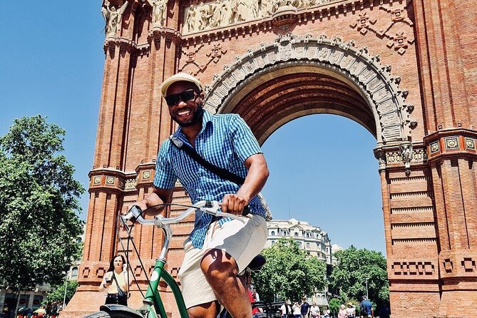 Barcelona Sightseeing by Bike with Photo Shooting and Tapas - The Artistic and Architectural Highlights