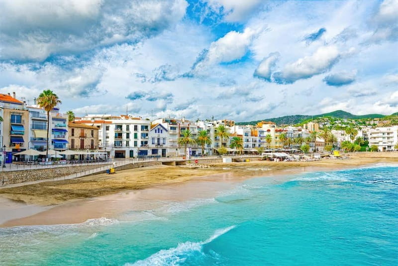 Barcelona: Sitges Private Tour with Hotel Pickup - The Iconic Iglesia de Sant Bartomeu i Santa Tecla