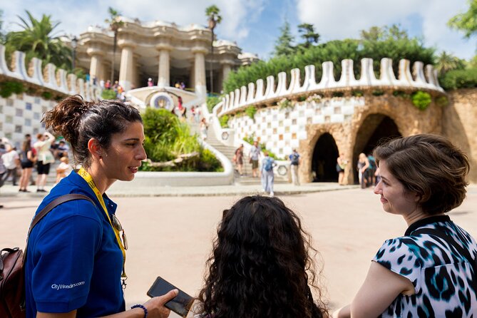 Barcelona: Skip-the-Line Gaudi's Park Guell Guided Tour - The Experience of the Guide: Knowledgeable and Engaging