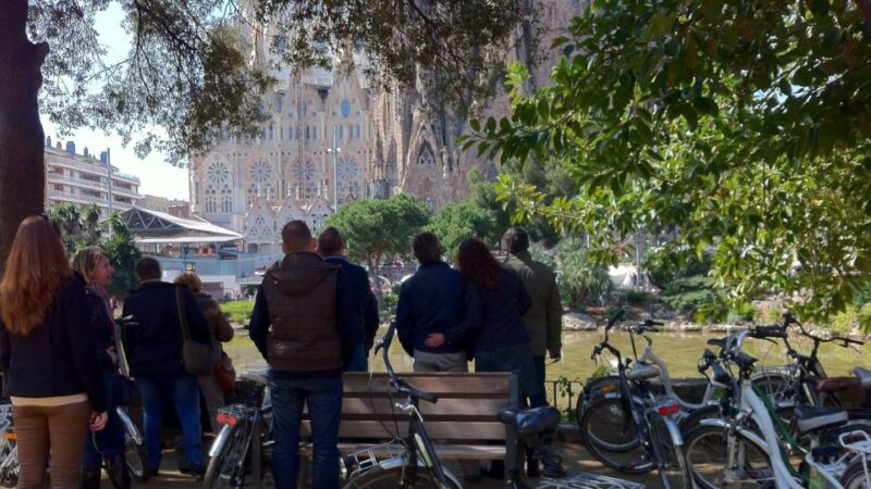 Barcelona: Small Group or Private Bike Tour - Exploring Eixample and Modernisme Masterpieces