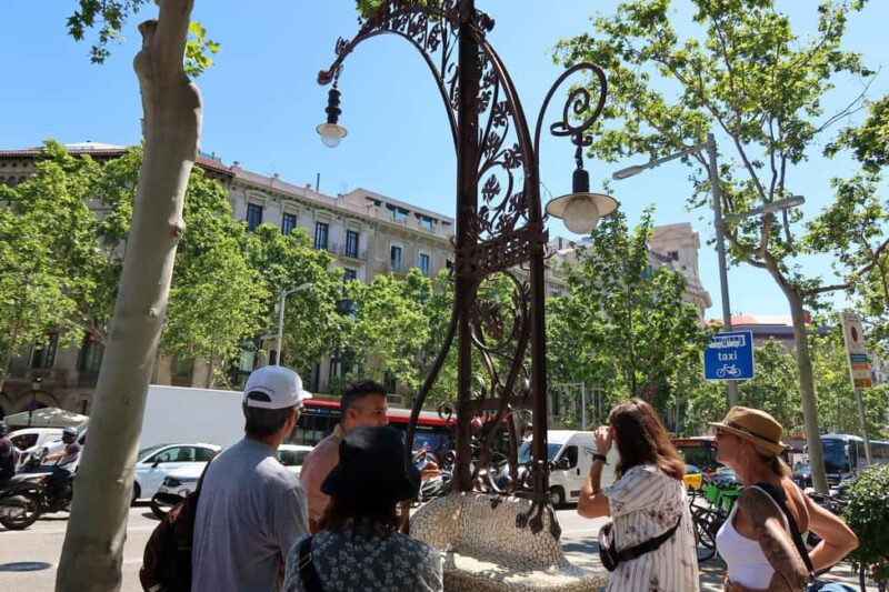 Barcelona Small Group Tapas Tour with 6 Tastings & 3 Drinks - Key Points