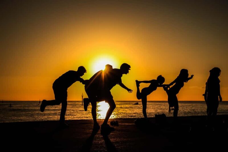 Barcelona: Sunrise Yoga by the Sea & Morning Dip - The Atmosphere and Participant Experience