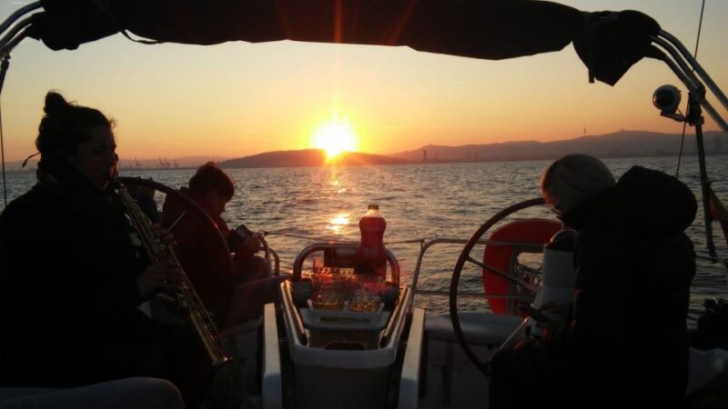 Barcelona: Sunset Live Sax and Sailing Experience with Tapas - Experience the Charm of Barcelona’s Sunset on a Sailing Adventure with Saxophone and Tapas