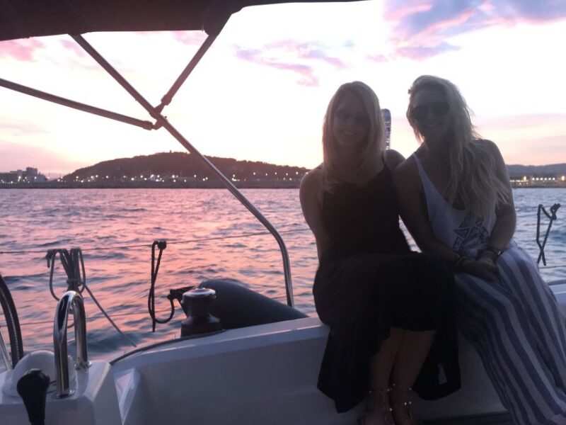 Barcelona: Sunset Sailing Tour with Open Bar & Snacks - Logistics and Practical Tips