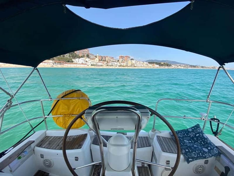 Barcelona: Sunset Skyline Cruise with Cava and Snacks - Group Size and Atmosphere