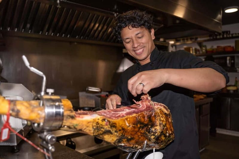 Barcelona: Tapas and Drinks Tour of Old Town - Key Points