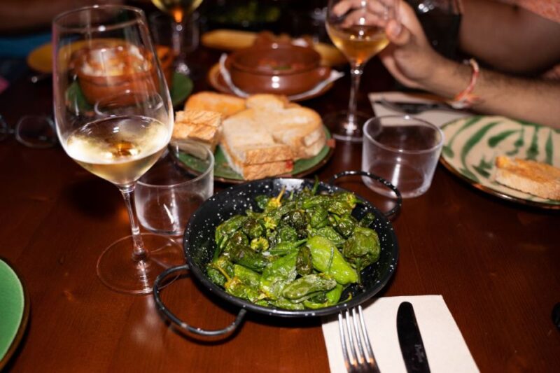 Barcelona: Tapas and Drinks Tour of Old Town - Sampling at a Traditional Bodega with Vermouth or Cava