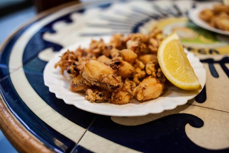 Barcelona: Tapas Food and Wine Tour in La Barceloneta - Key Points