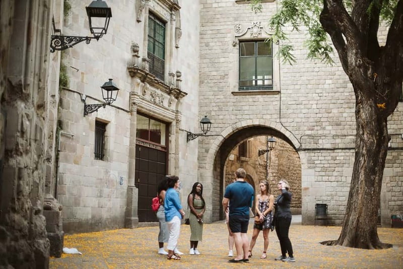 Barcelona: Tapas, Wine & History Tour of the Old Town - Extended Food Tasting in the Gothic Quarter