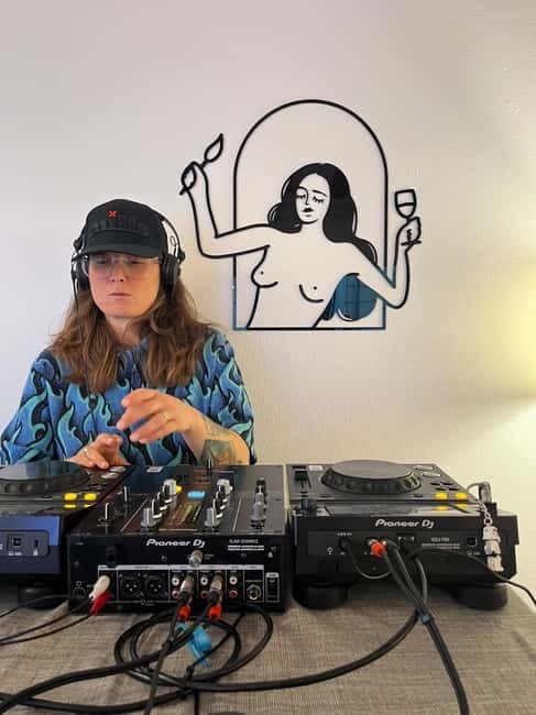 Barcelona: Tarot Reading, Paint &Wine! - Discover the Charm of the Barcelona Tarot, Paint & Wine Experience