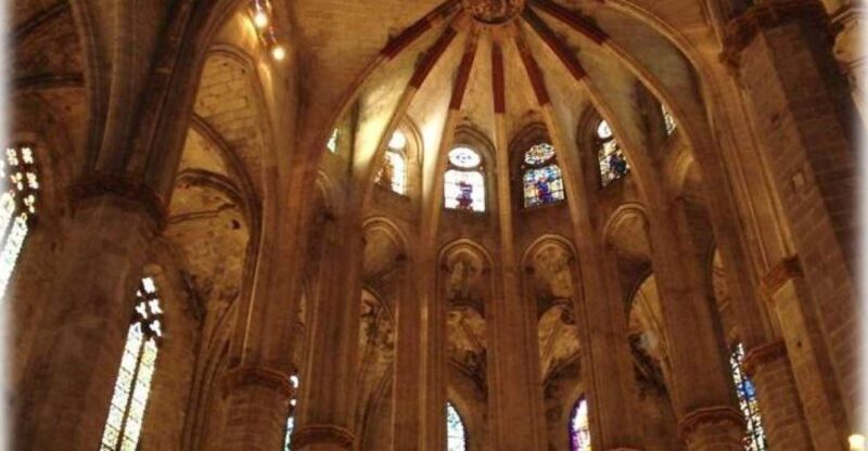 Barcelona: The Cathedral of the Sea Literary Walking Tour - Climbing the Rooftops for Breathtaking Views