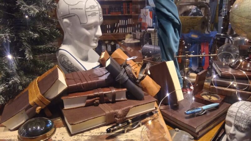 Barcelona: The Shadow of the Wind Literary Walking Tour - Exploring Els Quatre Gats and Ateneu Barcelonès