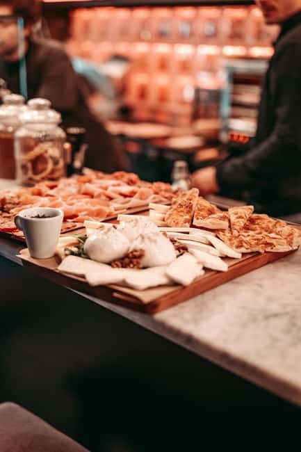 Barcelona: Tipsy Tapas & History Tour in the Gothic Quarter - Explore the Gothic Quarter with a Flavorful Twist