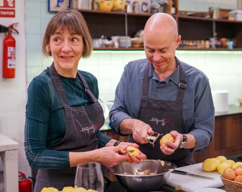 Barcelona: Tortilla de Patata Cooking Class & Unlimited Wine - Key Points