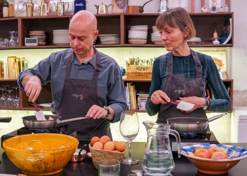 Barcelona: Tortilla de Patata Cooking Class & Unlimited Wine - Navigating the Venue in Barcelona