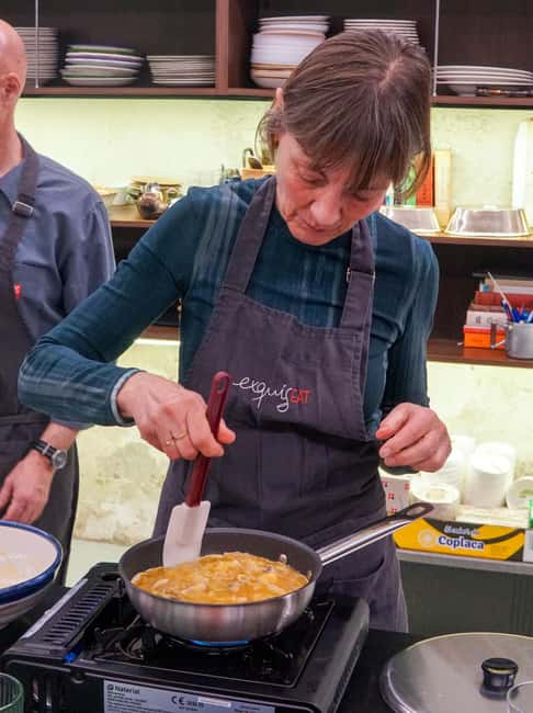 Barcelona: Tortilla de Patata Cooking Class & Unlimited Wine - Unlimited Spanish Wine During the Workshop