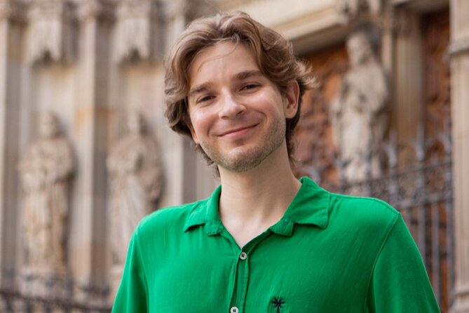 Barcelona Tour And Photoshoot in Gothic Quarter - Key Points