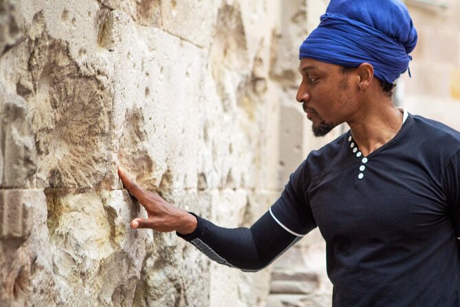 Barcelona Tour And Photoshoot in Gothic Quarter - Exploring the Historic Stops Along the Route