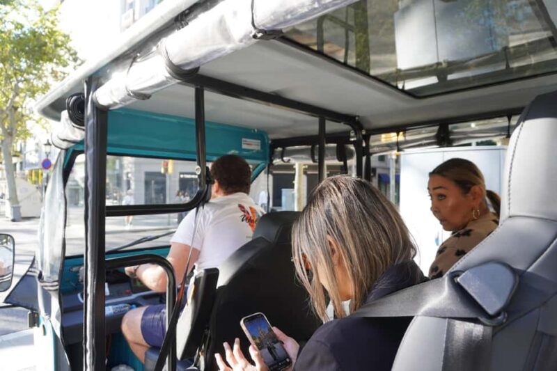 Barcelona: Tour by electric tuk tuk - Family-Friendly and Suitable for a Range of Visitors