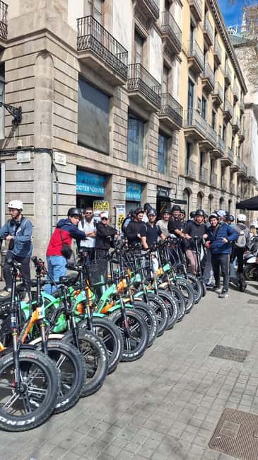 Barcelona: Tour history on scooters and e-bikes with discount cards - Key Points