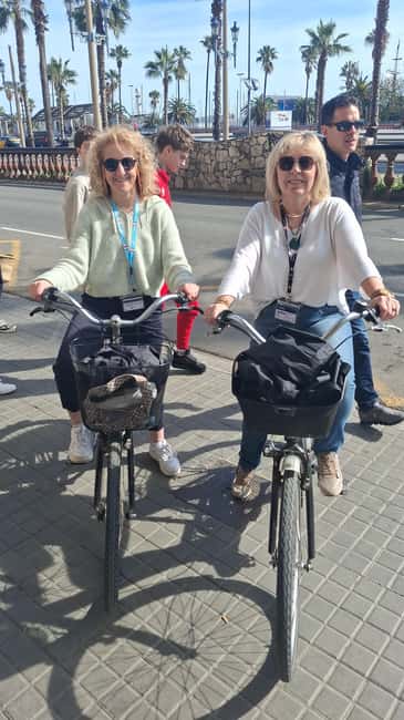 Barcelona: Tour history on scooters and e-bikes with discount cards - Discovering the Gothic Quarter and Las Ramblas