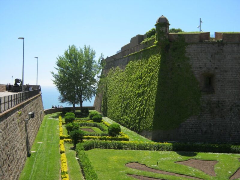 Barcelona Tour: Montjuic Cable Car & Gothic walking Tour - Key Points