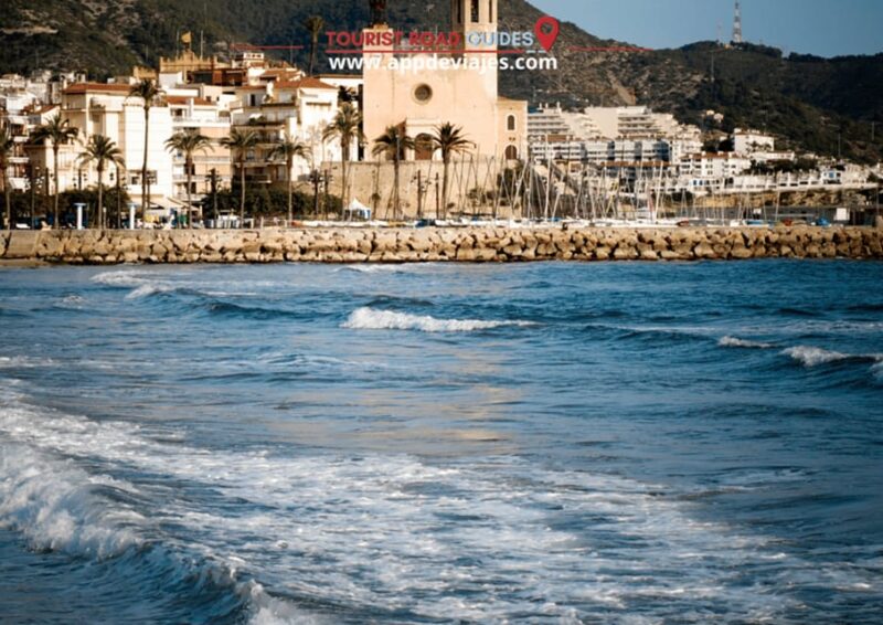 Barcelona: Tour Private Montserrat, Wines & Sitges - Exploring Sitges: Coastal Charm and Picturesque Streets