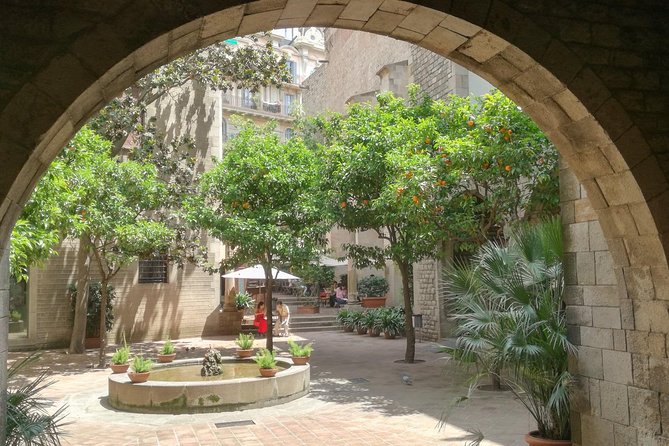 Barcelona Tour with Tapas: Historic Quarters Private Tour (3 Hours) - Accessibility and Practical Tips