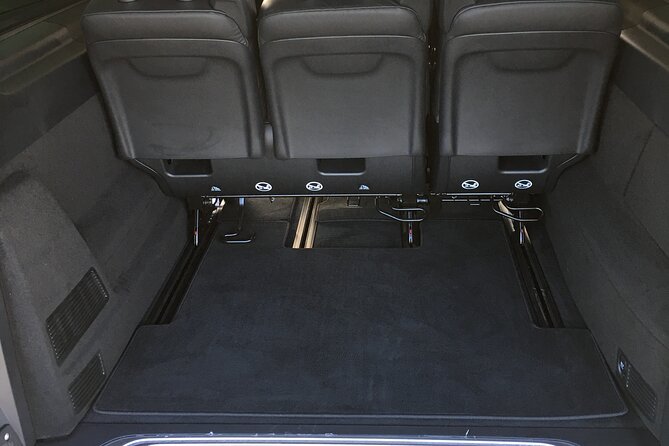 Barcelona Transfers Premium - The Vehicles: Comfort and Style