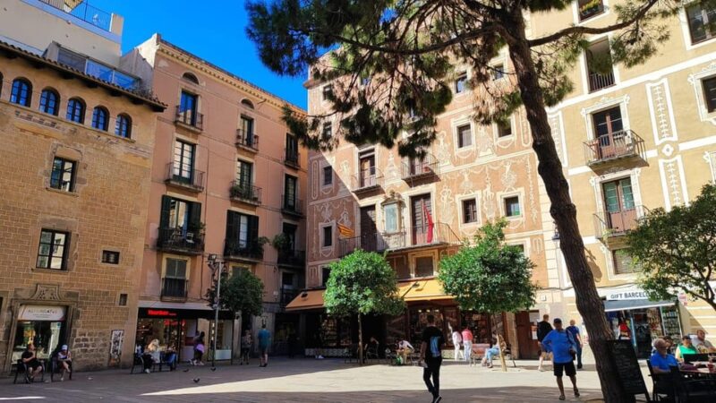 Barcelona Uncovered: A Unique Walking Adventure - Key Points
