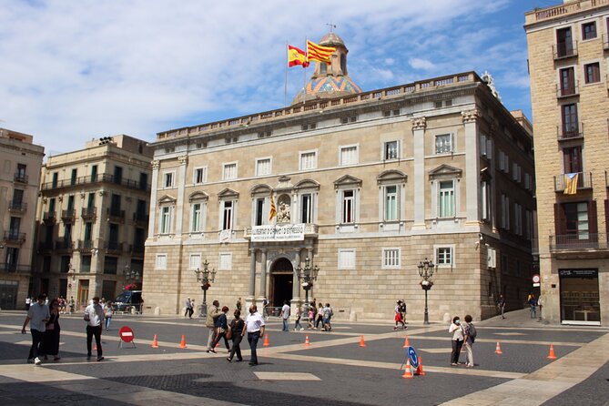 Barcelona walking tour Gothic Quarter and Ramblas+Boat trip - Experience Quality and Guide Expertise