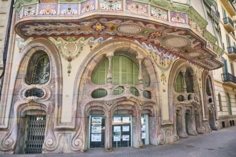 Barcelona Walking Tour: Modernisme & Iconic Architecture - Who Will Most Appreciate This Modernisme Tour