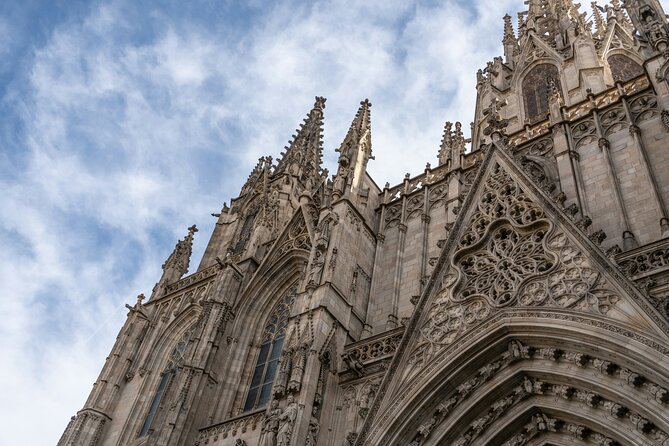 Barcelona Walking Tour of Gothic and Born District - Admire Gothic Simplicity at Santa Maria del Pi