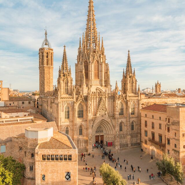 Barcelona: walking tour of the Gothic Quarter and boat ride - Discover the Charm of Barcelonas Gothic Quarter and Waterfront