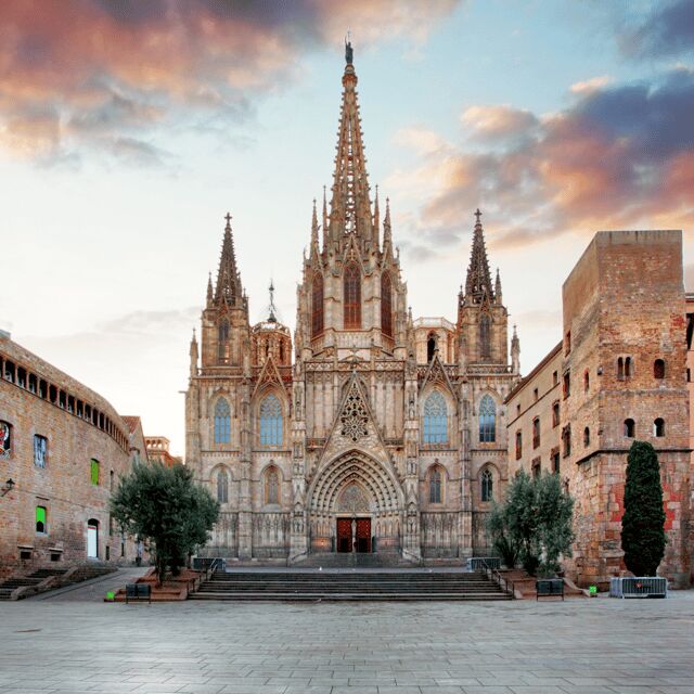 Barcelona: walking tour of the Gothic Quarter and boat ride - Exploring the Gothic Quarter’s Architectural Wonders