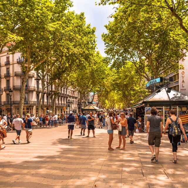 Barcelona: walking tour of the Gothic Quarter and boat ride - Discovering Barceloneta’s Coastal Charms