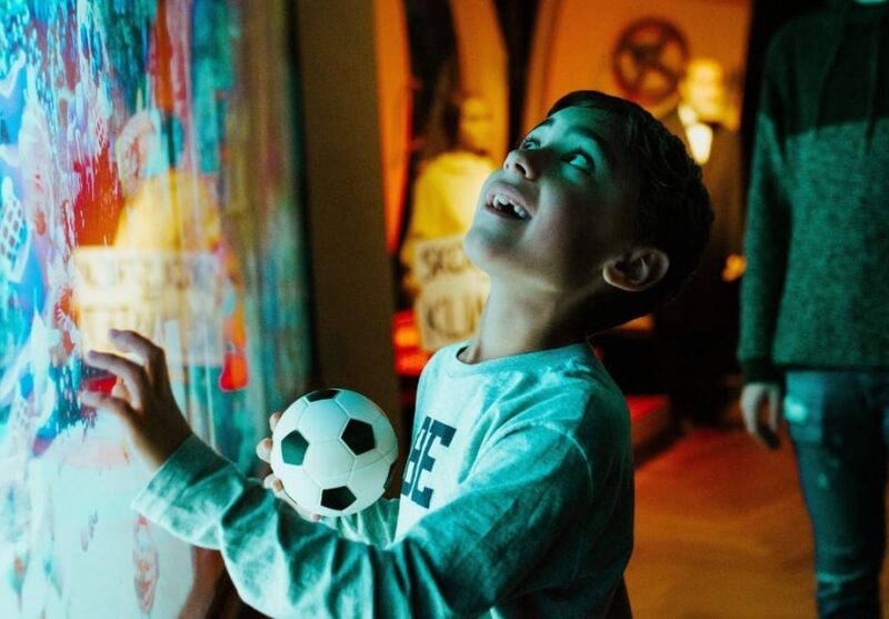 Barcelona: Wax Museum Entry Ticket - Marvel at Celebrity Figures Like Barack Obama and Picasso