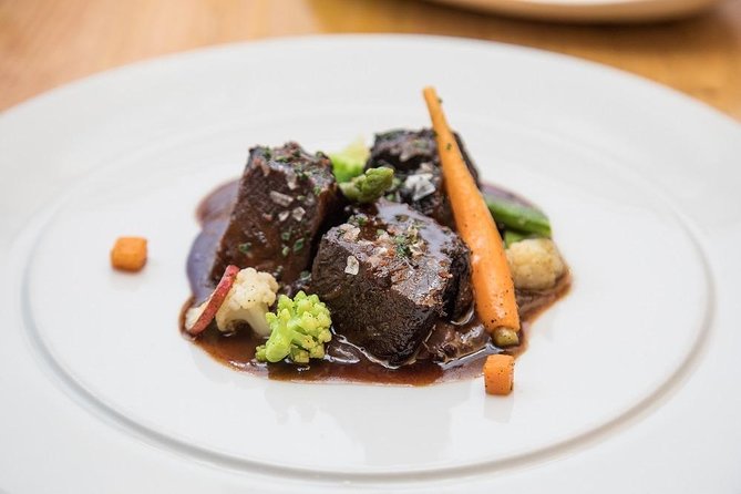 Barcelona Wine and Gourmet Tapas Tour - Discovering Architectural Marvels in Eixample