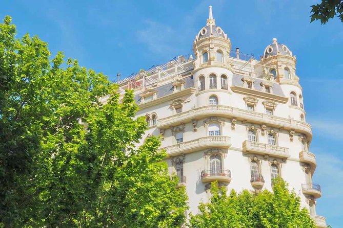 Barcelona's Original Bike Tour in English - The Guide: Knowledgeable, Friendly, and Local