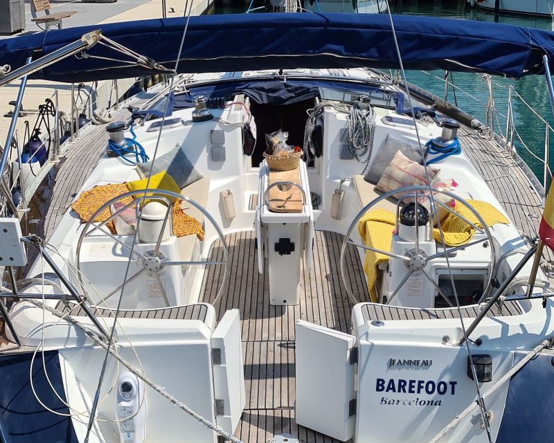 Barefoot: Private sailing cruise in Barcelona - Key Points