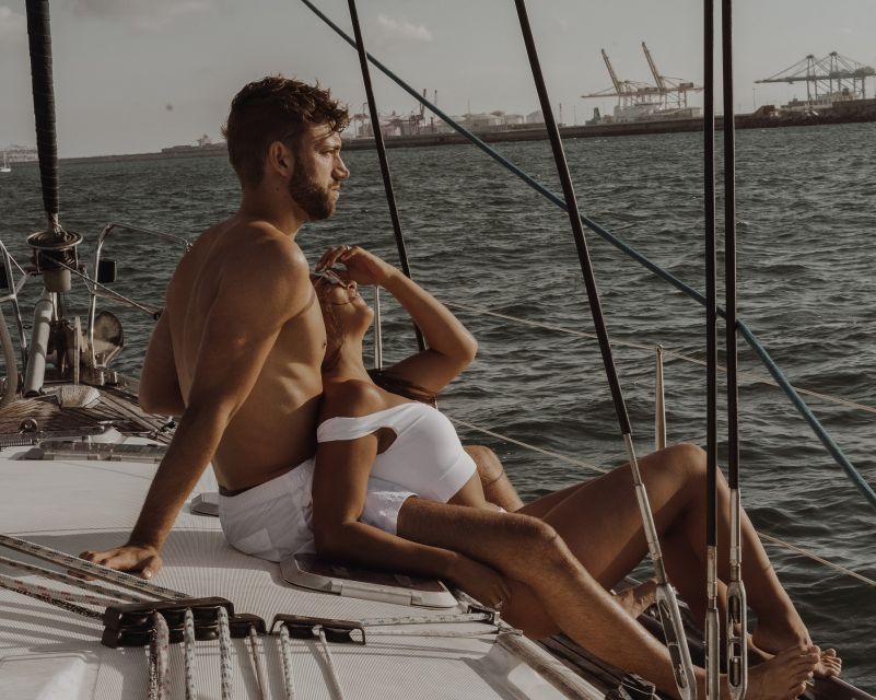 Barefoot: Private sailing cruise in Barcelona - Onboard Comfort on a 14-Meter Sailboat