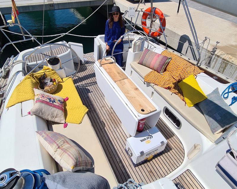 Barefoot: Private sailing cruise in Barcelona - The Experience Provider: Julia Travel Gray Line Spain