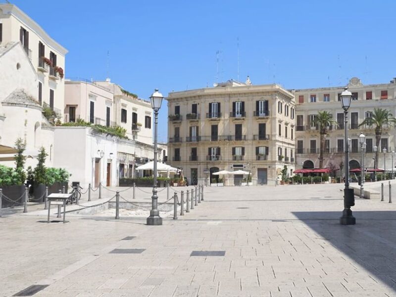 Bari: Alleys of the Ancient Village Exploration Tour - Explore Baris Ancient Alleyways and Key Landmarks